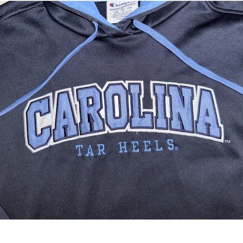 Champion Men's Size Medium Carolina Blue & Navy Tar Heels Patch Pullover Hoodie - Picture 3 of 6